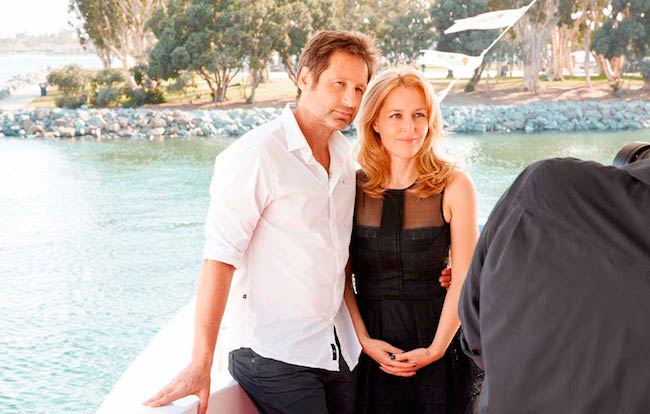 Η Gillian Anderson με τον συμπρωταγωνιστή The X-Files, David Duchovny για φωτογράφιση TV Guide στην Καλιφόρνια τον Ιούλιο του 2013
