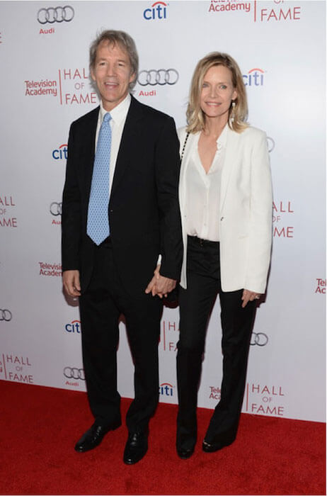 David E. Kelley og kone Michelle Pfeiffer deltager i Television Academy's 23. Hall of Fame Induction Gala i Beverly Hills, Californien i marts 2014