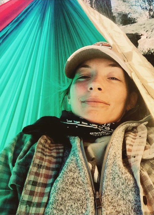 Perdita Weeks i en selfie fra 2020