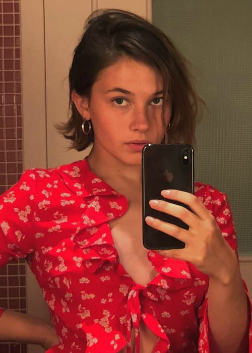 Cailee Spaeny i en selfie set i juli 2018