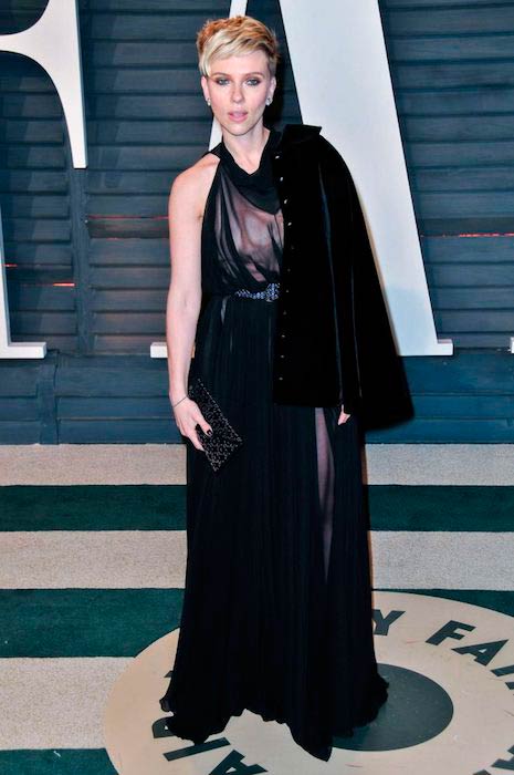 Scarlett Johansson vuonna 2017 Vanity Fair Oscar -juhlissa
