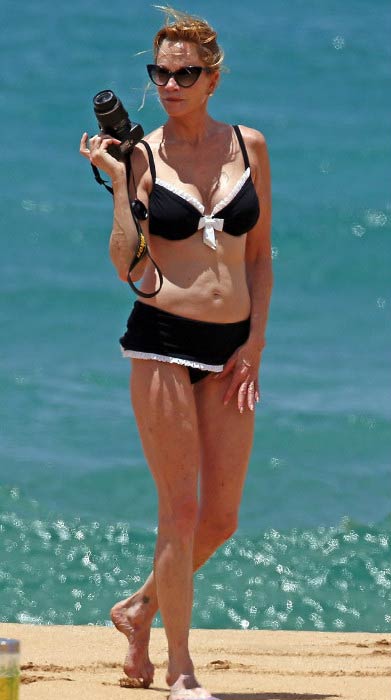 Melanie Griffith Cannesin rannalla heinäkuussa 2012