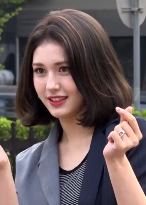 Jeon So-mi nähdään huhtikuussa 2018 otetussa kuvassa