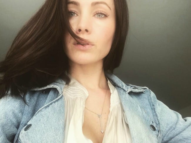 Ksenia Solo puhuu ihonhoidosta Instagram -selfiessä helmikuussa 2018