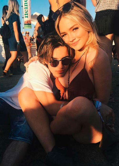 Η Natalie Alyn Lind και ο Aramis Knight σε μια φωτογραφία που κοινοποιήθηκε στον λογαριασμό της στο Instagram τον Απρίλιο του 2016