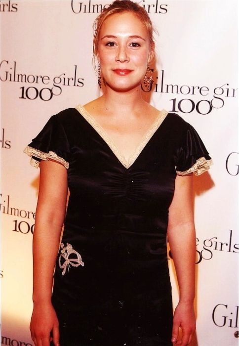 Liza Weil bola videná na oslave za dokončenie 100 epizód Gilmorových dievčat v roku 2005