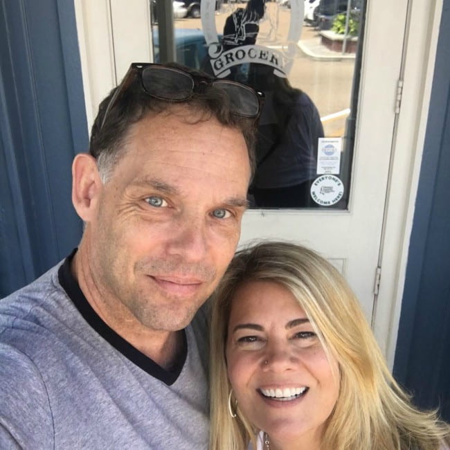 Η Lisa Whelchel και ο Pete Harris σε μια selfie τον Αύγουστο του 2019