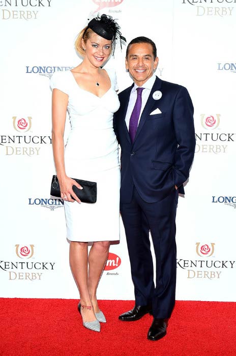 Η Kristanna Loken με τον Antonio Villaraigosa στο 141ο Kentucky Derby τον Μάιο του 2015