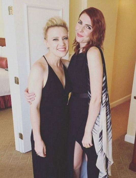 Η Kate McKinnon και η Marla Mindelle σε μια φωτογραφία που κοινοποιήθηκε στο Instagram της Marla