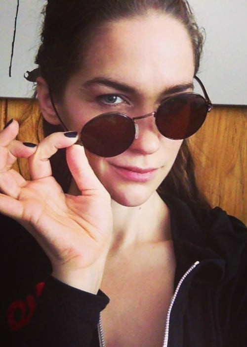 Η Melanie Scrofano σε μια selfie στο Instagram όπως φαίνεται τον Ιούνιο του 2017