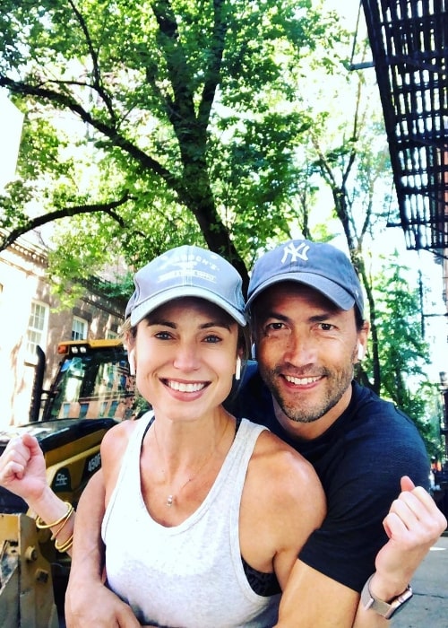 Amy Robach som set på et billede med Andrew Shue i New York City, New York, USA i juli 2019