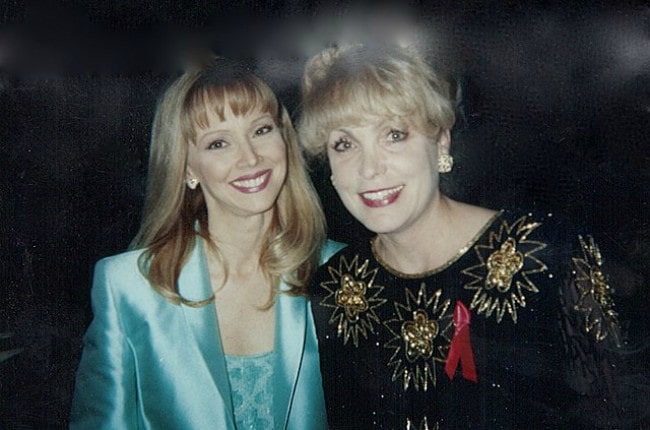 Shelley Long (venstre) og Terrie Frankel på Cable Ace Awards 1996