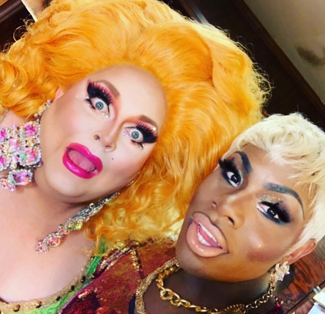 Ginger Minj (venstre) i en selfie med Monét X Change i oktober 2018