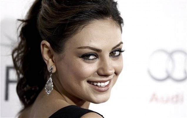 Mila Kunis Face Closeup