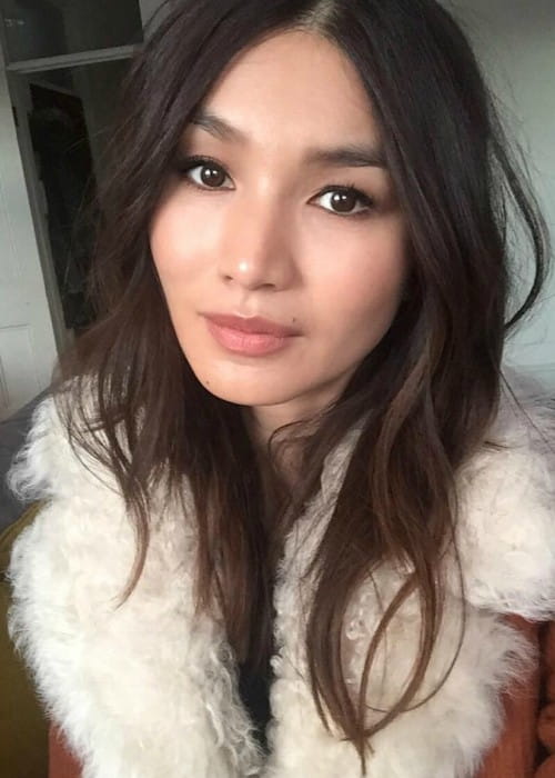Gemma Chan i en selfie i november 2017