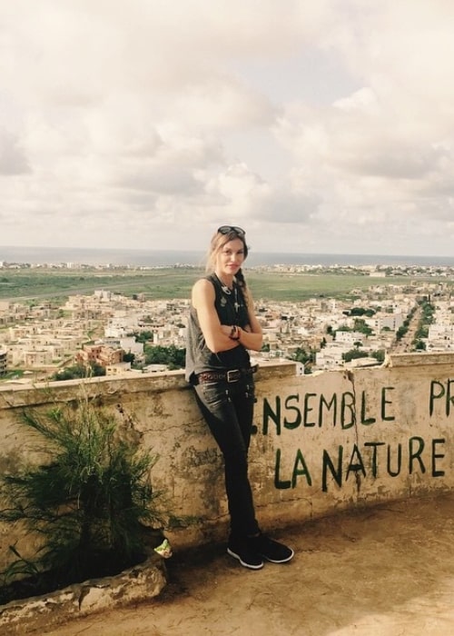 Jolene Blalock som set på et billede, der blev taget på Phare des Mamelles i Senegal i august 2015