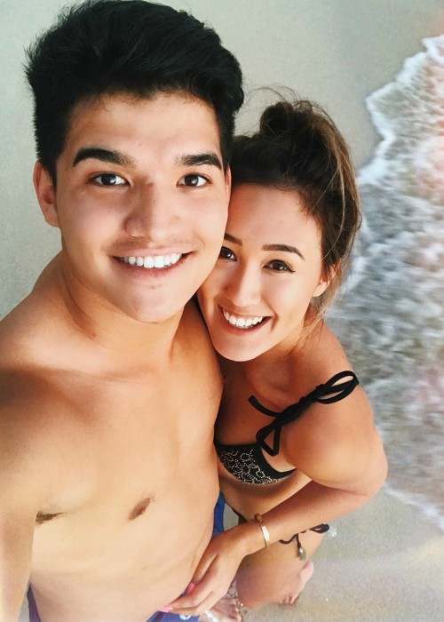 Lauren Riihimaki og Alex Wassabi i en Instagram -selfie i november 2017