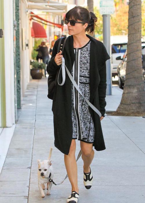 Selma Blair med sin hund Ducky i Beverly Hills i november 2015