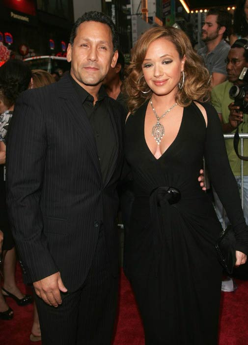 Leah Remini in njen mož Angelo Pagan na premieri "El Cantante" julija 2007