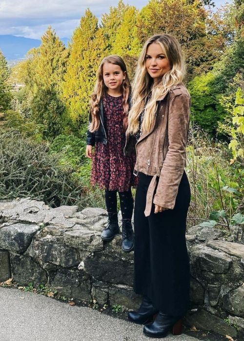 Briana Buckmaster som set på et billede, der blev taget med hendes datter i Vancouver, British Columbia i oktober 2020