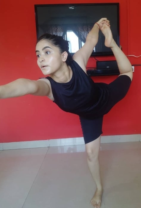 Riya Shukla i marts 2020 opfordrede alle til at holde sig i form, når de sidder fast hjemme