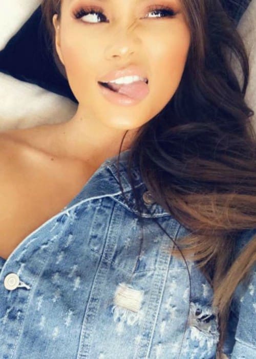 Daphne Joy i en selfie set i april 2018
