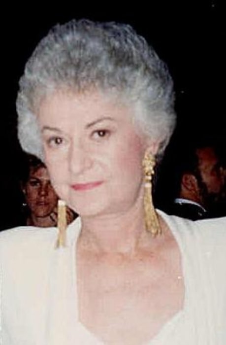 Bea Arthur nähdään vuoden 1987 Emmy -palkinnoissa otetussa kuvassa
