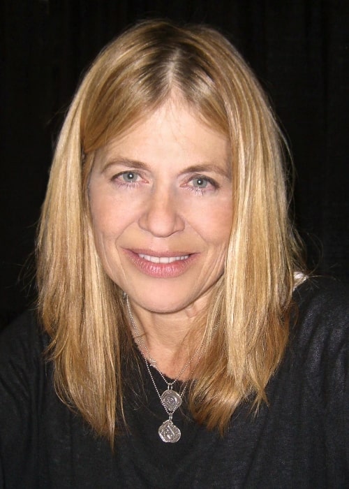 Linda Hamilton som set, mens hun smilede på et billede ved Big Apple Convention på Manhattan i oktober 2009