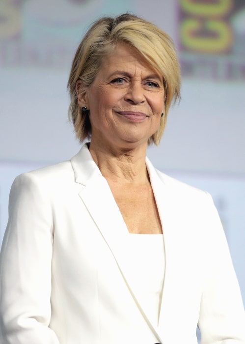 Linda Hamilton som set, mens hun talte ved 2019 San Diego Comic-Con International i San Diego, Californien, USA