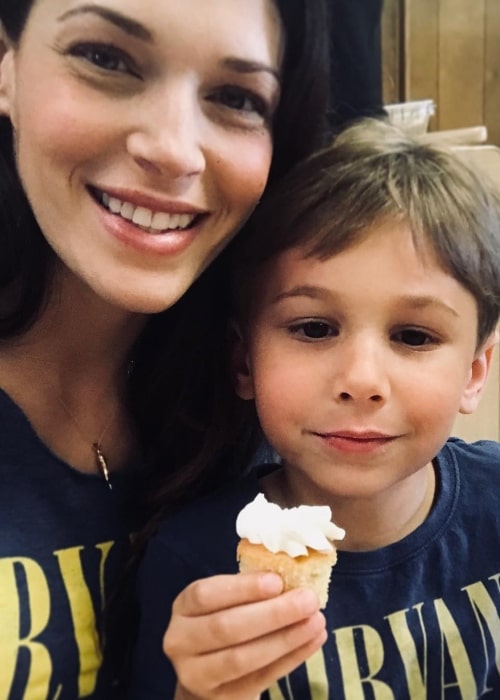 Η Αμάντα Ριγκέτι σε selfie με τον γιο της τον Δεκέμβριο του 2017