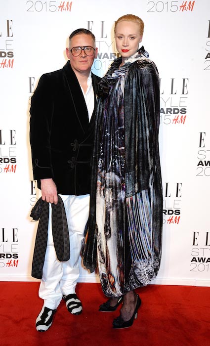 Gwendoline Christie ja Giles Deacon Elle Style Awards -gaalassa 2015