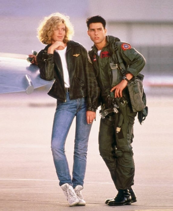 Kelly McGillis po boku legendárního herce Toma Cruise na snímku pořízeném během natáčení filmu Top Gun (1986)