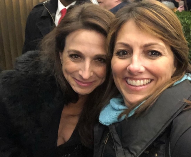 Marin Hinkle (Αριστερά) σε μια selfie τον Δεκέμβριο του 2018
