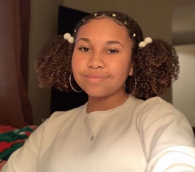 Leah Rose Randall sett når hun klikket på en selfie i desember 2019