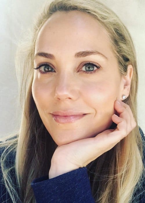 Elizabeth Berkley i en Instagram -selfie set i april 2018