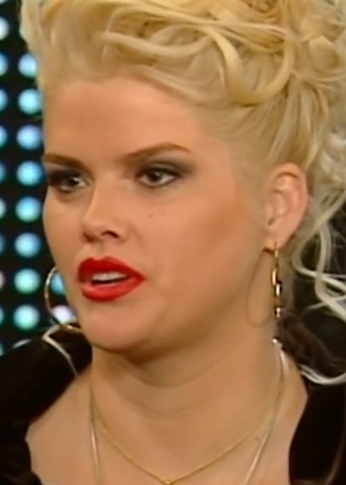 Η Anna Nicole Smith κατά τη διάρκεια μιας συνέντευξης τον Μάιο του 2002