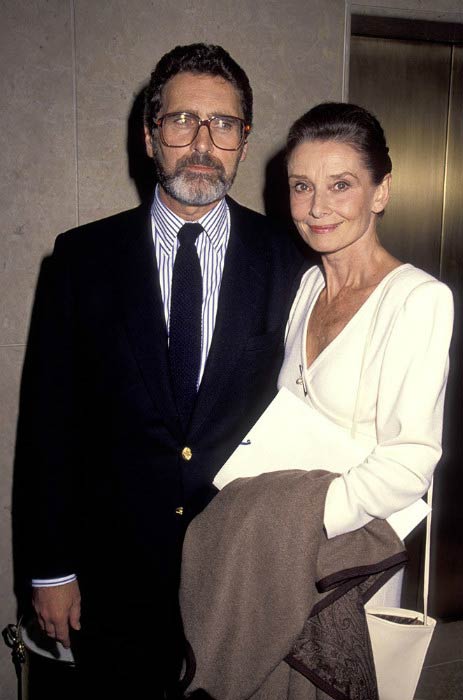 Audrey Hepburn ja Robert Wolders kansainvälisessä naisten foorumissa Beverly Hillsissä lokakuussa 1990