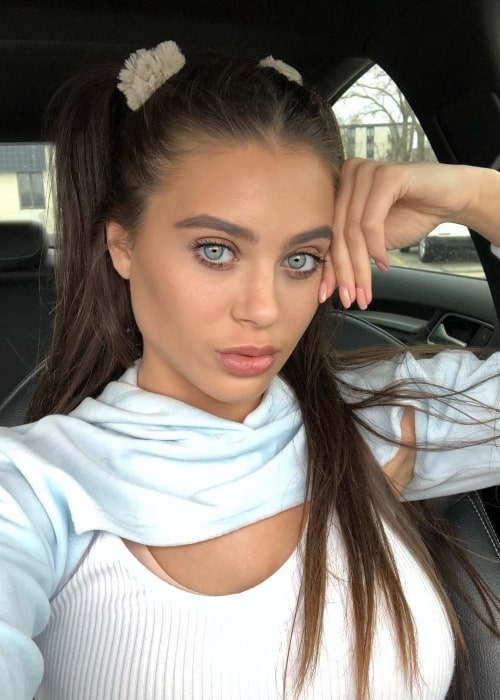 Lana Rhoades sett i en selfie som ble tatt i mars 2019