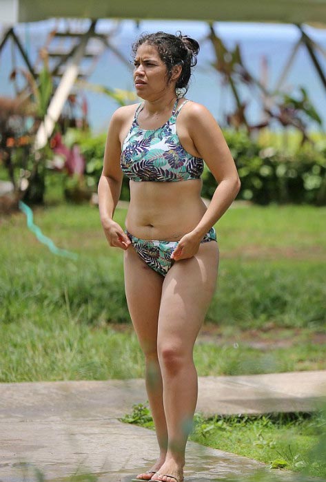 America Ferrera bikini kurvete kropp som ferierte Ryan Williams i Kauai i juni 2016
