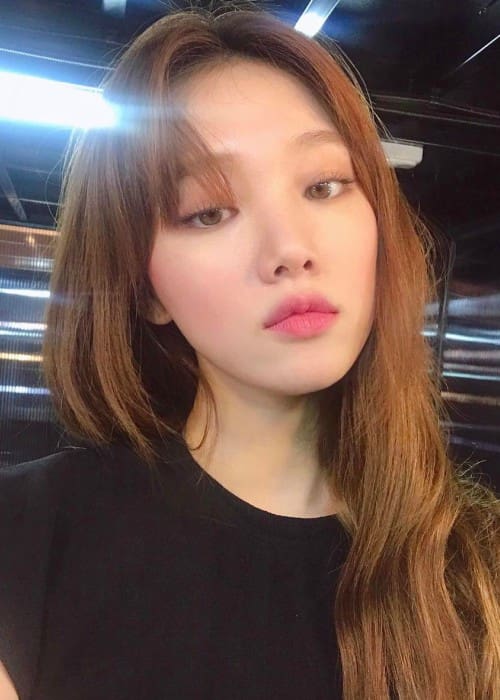 Lee Sung-kyung i en selfie i april 2017