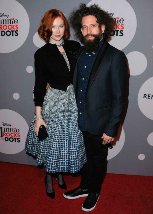 Molly Quinn og Elan Gale på Minnie Mouse Rocks the Dots Art and Fashion Exhibit i januar 2016