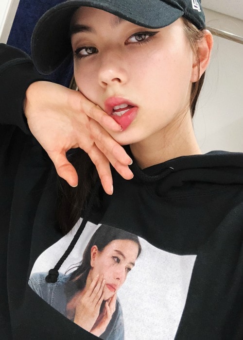 Lauren Tsai na selfie na Instagrame v auguste 2018