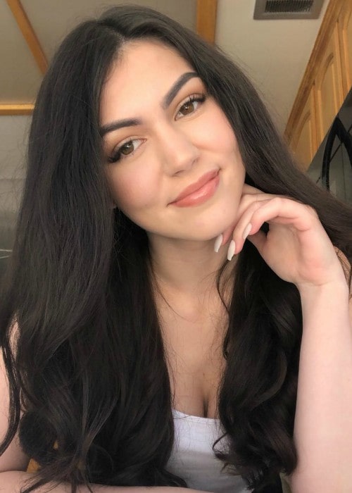 Η Mikaela Pascal σε μια selfie στο Instagram όπως φαίνεται τον Μάιο του 2019