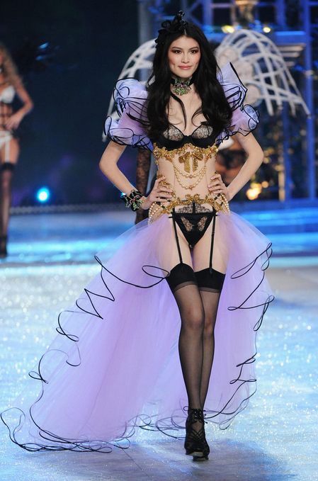 Sui He Victoria's Secret modna revija 2012
