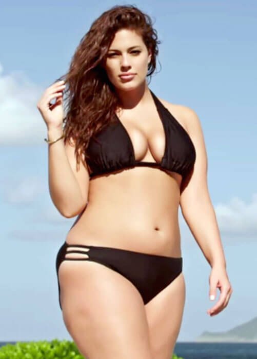 Ashley Graham pózuje pre Sports Illustrated Swimsuit Issue 2015