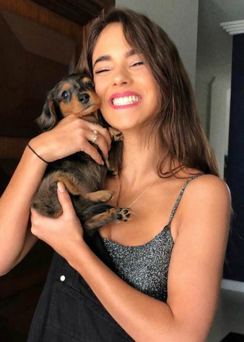 Renee Herbert med sin hund som set i juli 2018