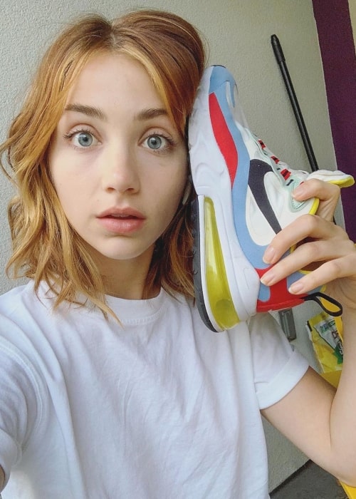 Emily Rudd set i en selfie taget, mens hun fremviste en sko fra Nike i oktober 2019