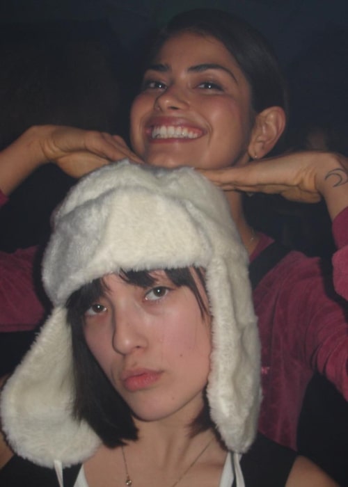 Hannah Kleit som set på et billede med Sarah Vanessa taget i marts 2019