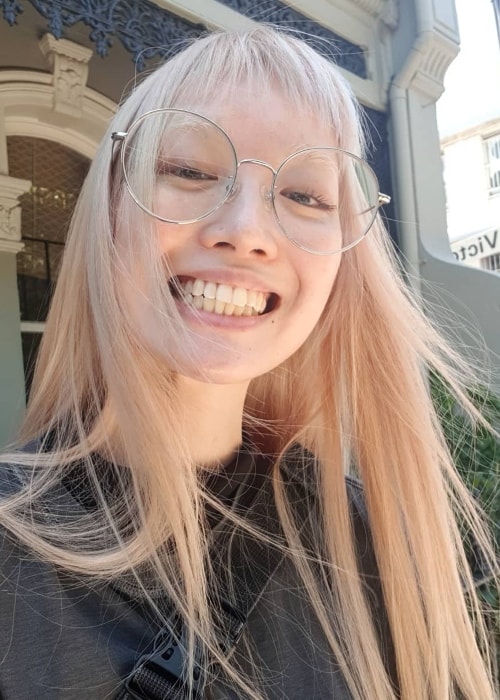 Fernanda Ly smilede i en selfie i januar 2019