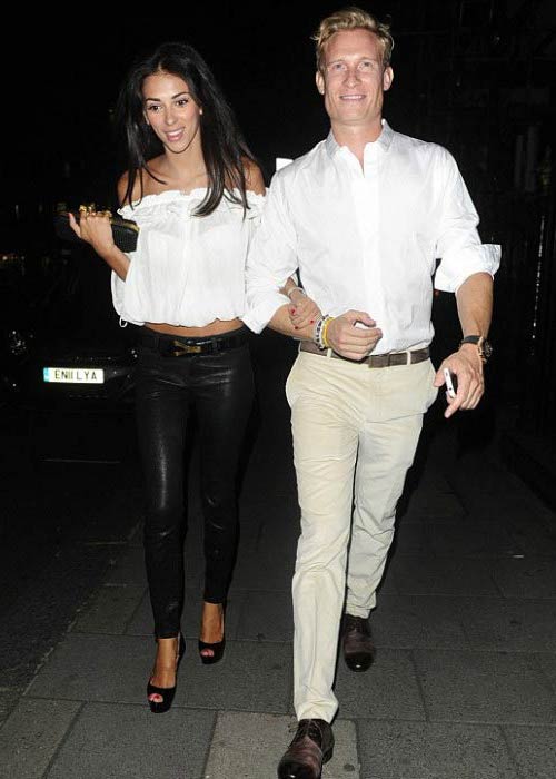 Georgia Salpa og Joe Penna forlader restauranten i Marbella i august 2012